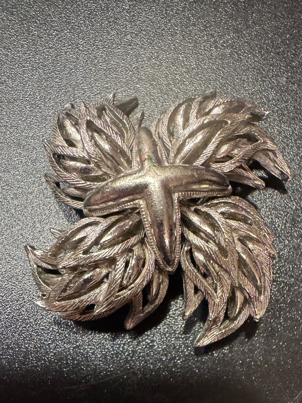 Vintage Lisner Silver Tone 4 Textured Leaf Or Feather Cluster Brooch